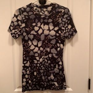 Med Karen Kane black animal print short sleeve top